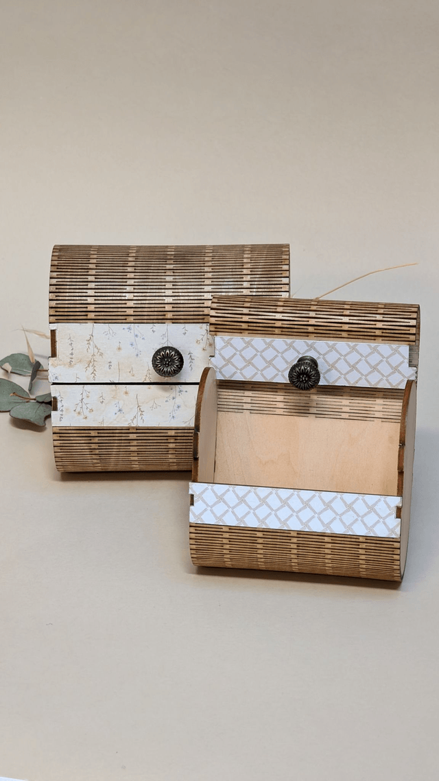 Boîte à bijoux en bois décorée avec du papier à motif discret (4 modèles au choix)