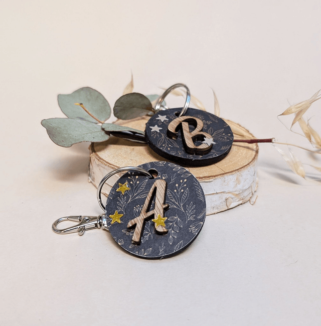 Porte-clés Initiale en bois et papier  