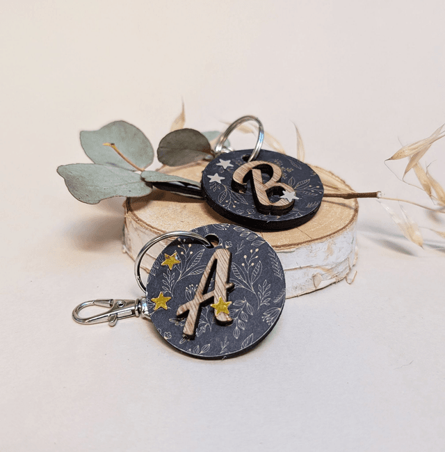 Porte-clés Initiale en bois et papier  